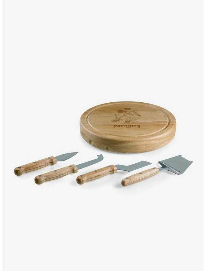 New ❤️ Disney Mickey Mouse NFL NE Patriots Circo Cheese Cutting Board & Tools Set ❤️ 2 New ❤️ Disney Mickey Mouse NFL NE Patriots Circo Cheese Cutting Board & Tools Set ❤️ - Image 2